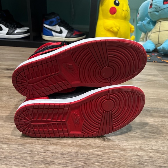 Jordan 1 Satin Bred size 9 - Picture 4 of 6